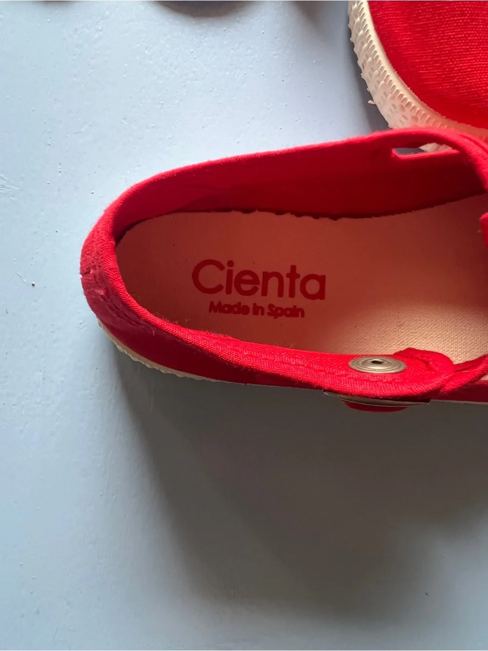 Red Cientas Size 29 fit a 5 or 6 year old in my opinion